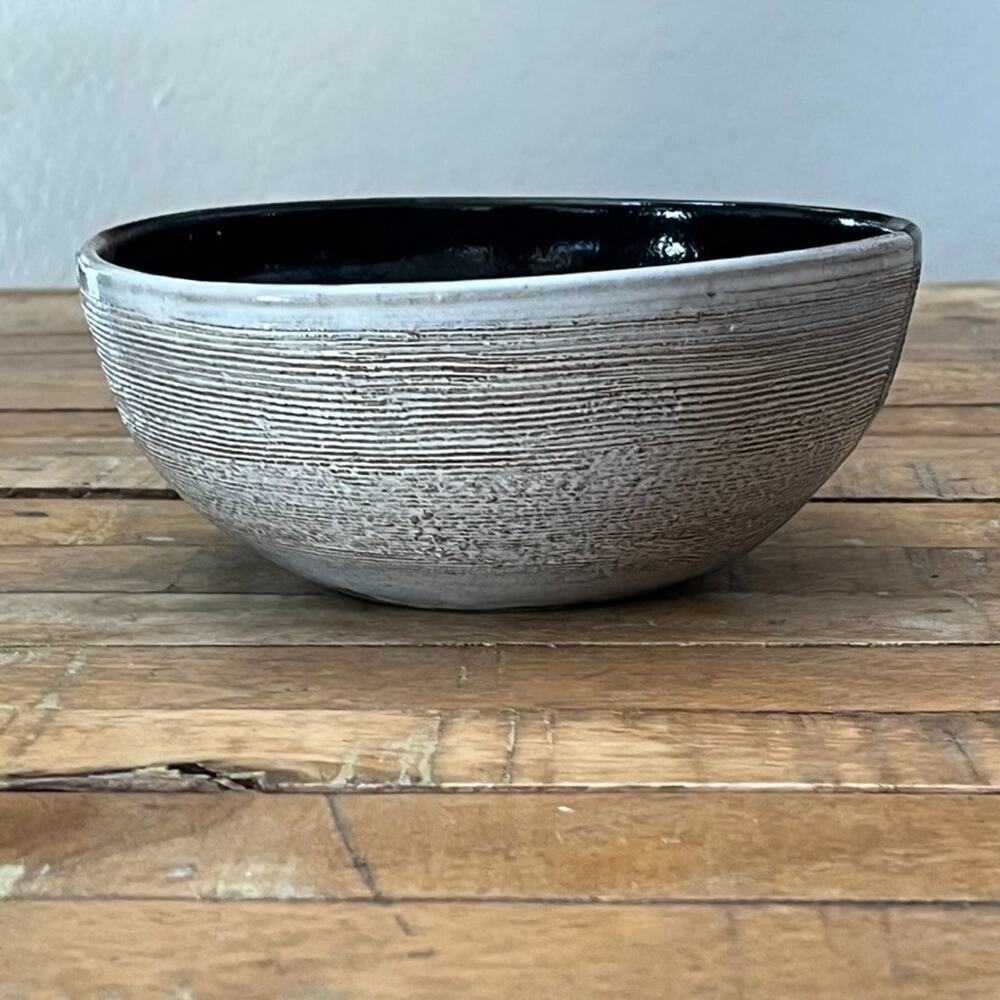 Studio Art Pottery Bowl 7.5" Dark Blue & Ivory Two Tone Glaze Rib Texture - Picture 7 of 12